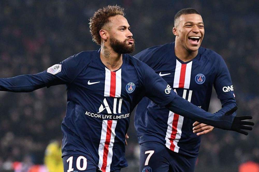 包含巴黎圣日耳曼主场大胜昂热，继续赢得法甲联赛的词条