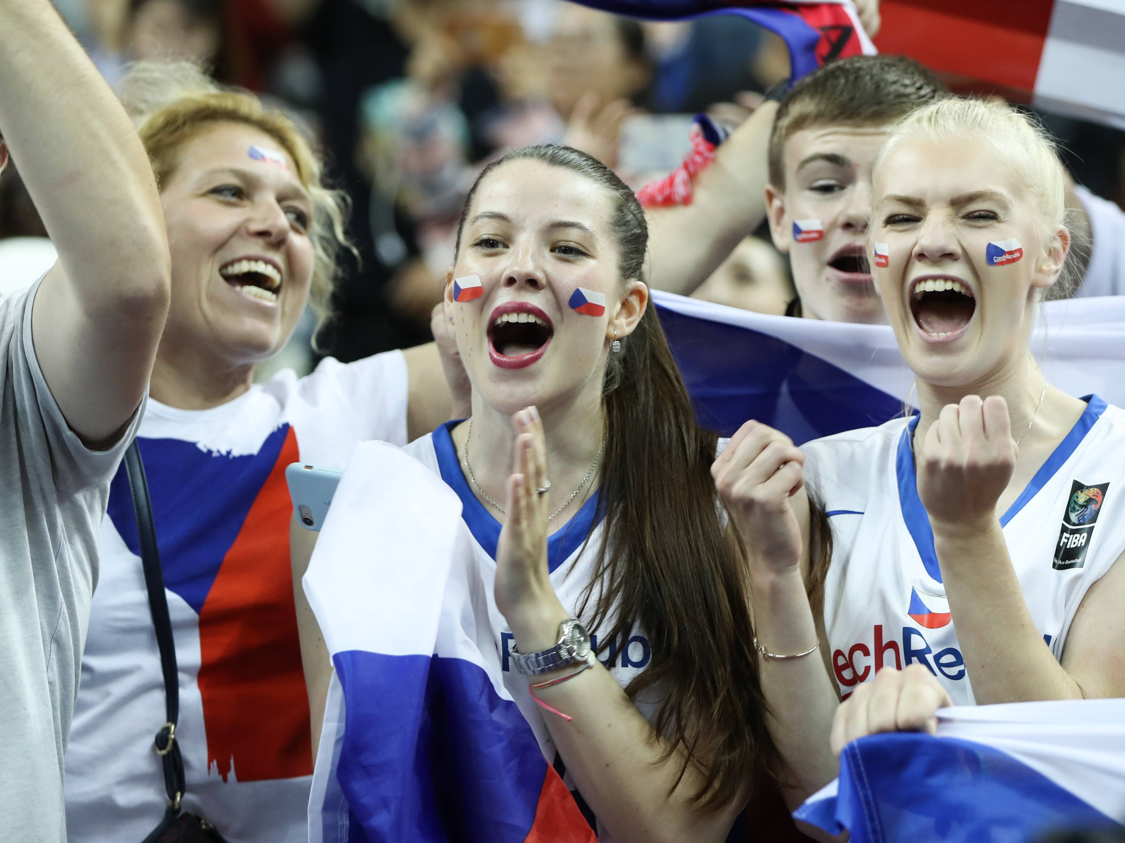 同乐城下载-关于格鲁吉亚阵容整齐，凭借团队合作击败对手的信息