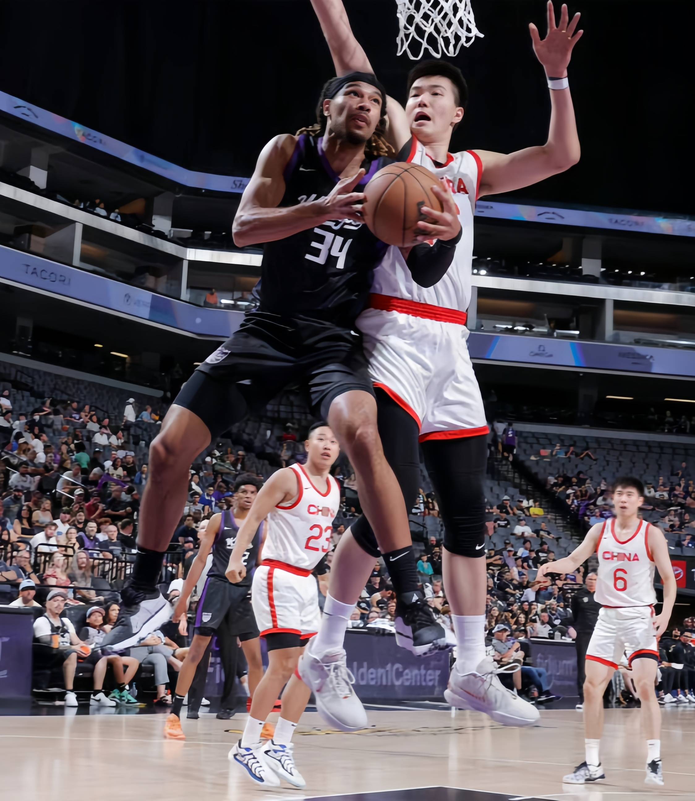 同乐城官网-中国篮球联赛中多名球员在比赛中受伤