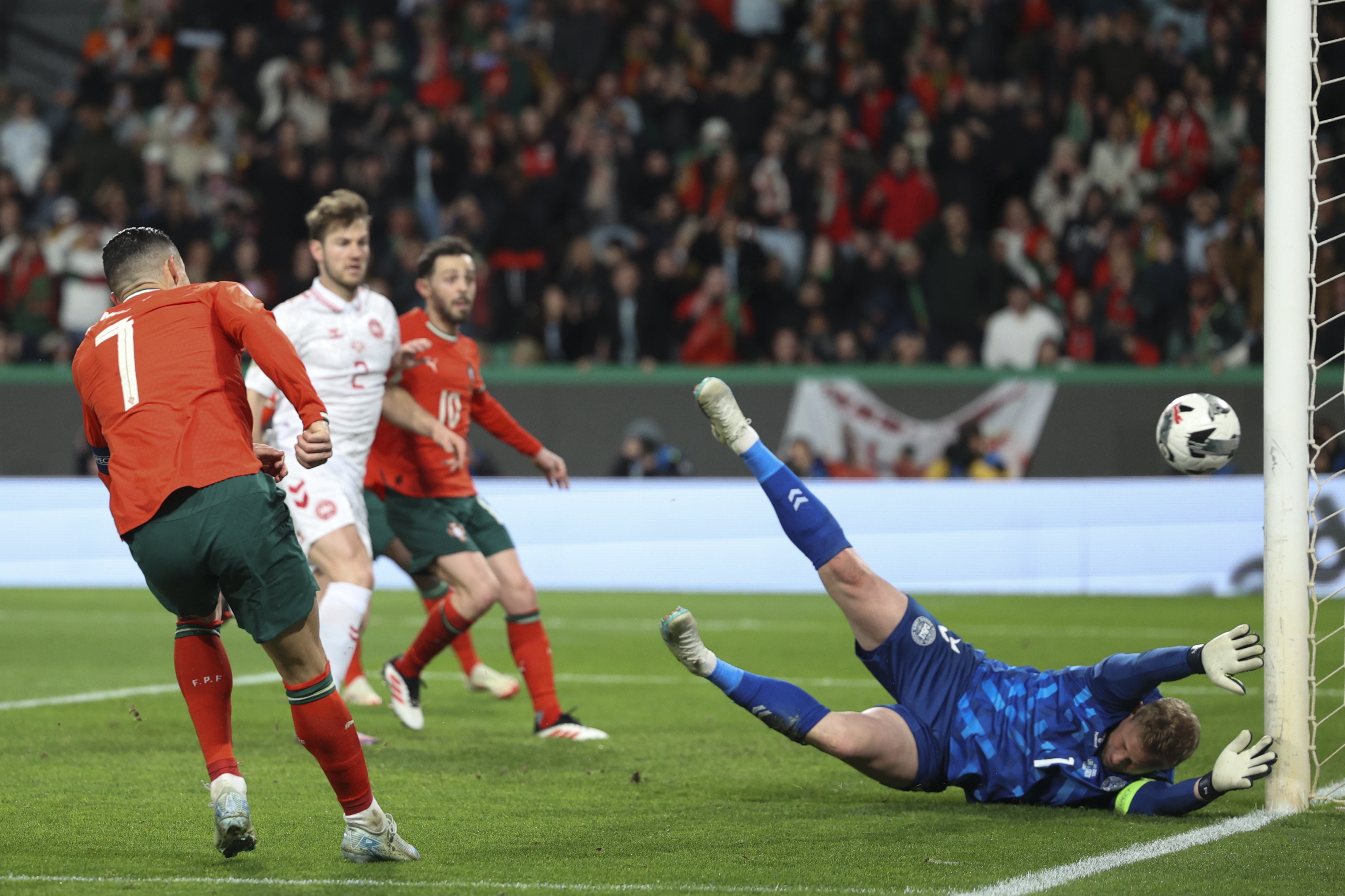 同乐城投注-包含葡萄牙连续不胜欧洲杯预选赛，小组出线形势岌岌可危的词条