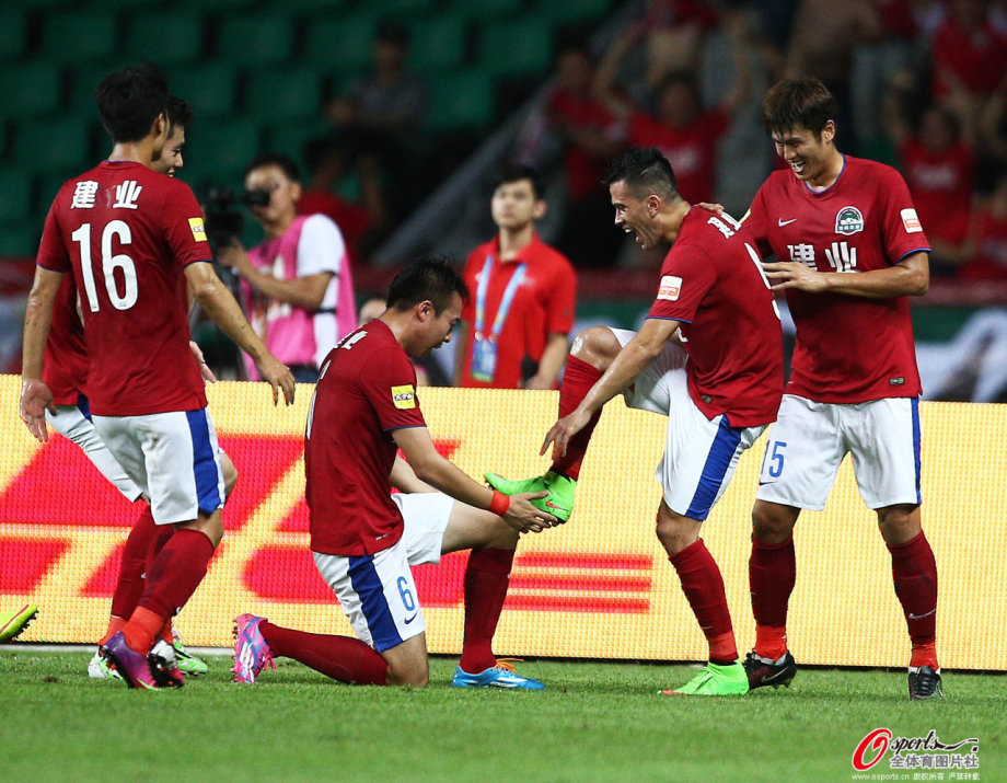 建业对决富力，实力对比角逐激烈