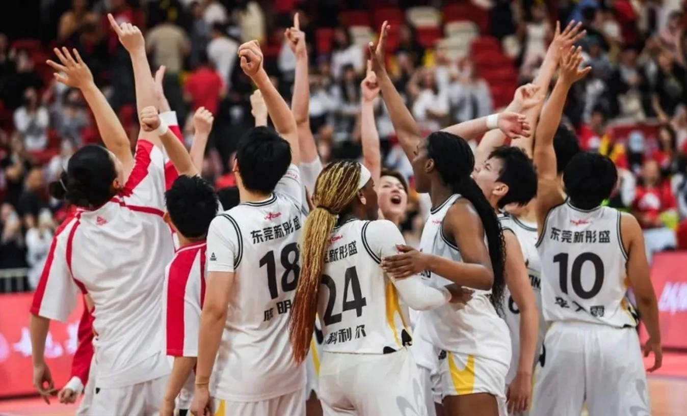 关于女篮比赛惊险上演，女队获得关键胜利的信息