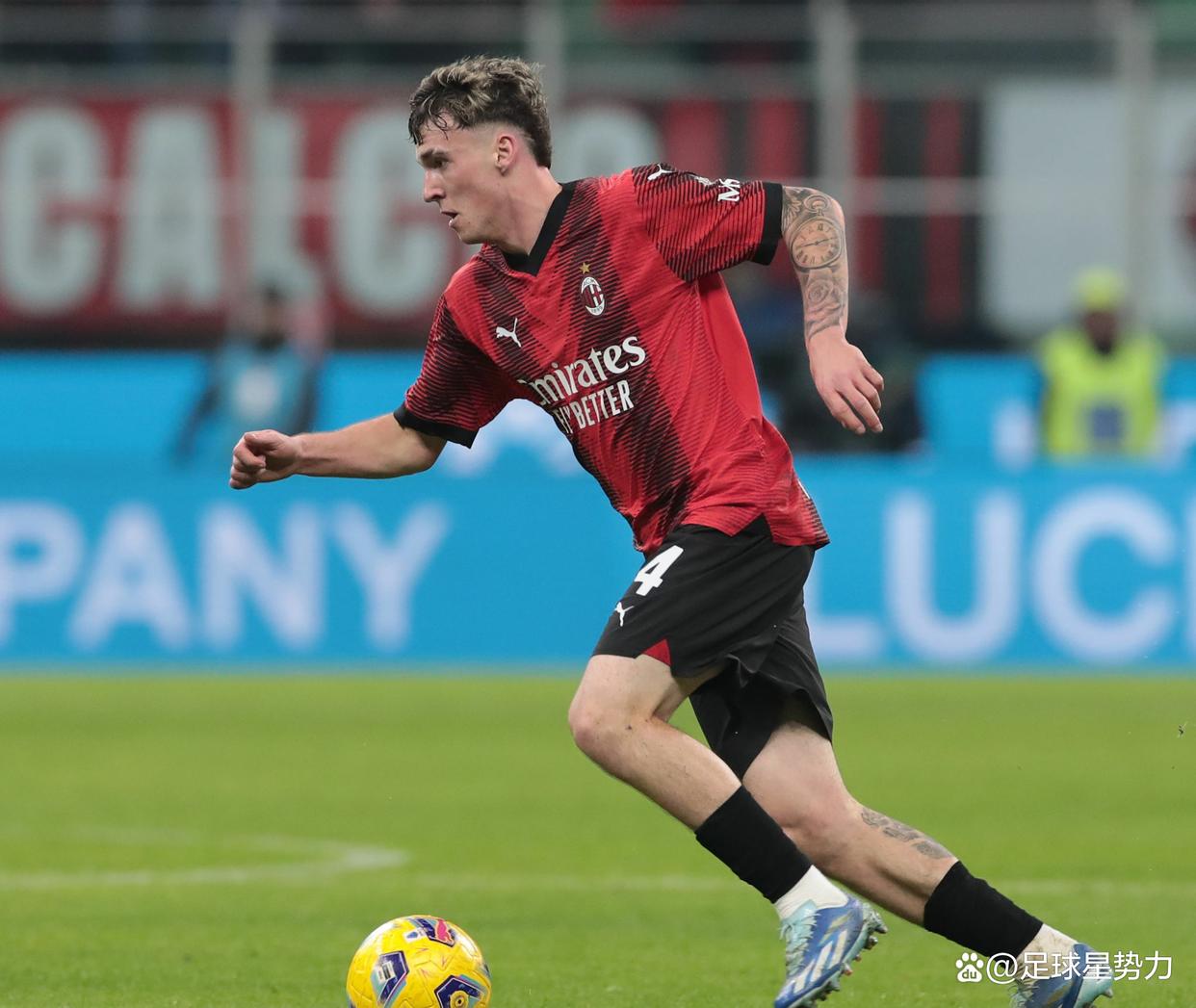 同乐城馆-尼斯球队亮相新赛季的队服，备战开赛