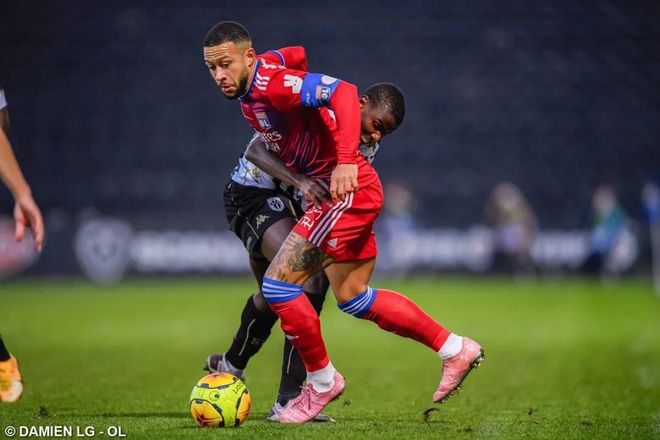 里昂队在客场获胜，积分榜上继续领跑的简单介绍