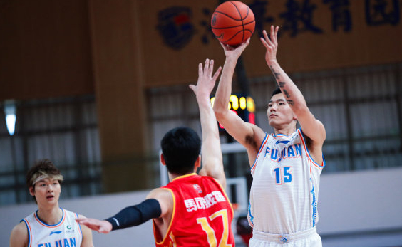 银川男篮紧咬比分，取得胜利