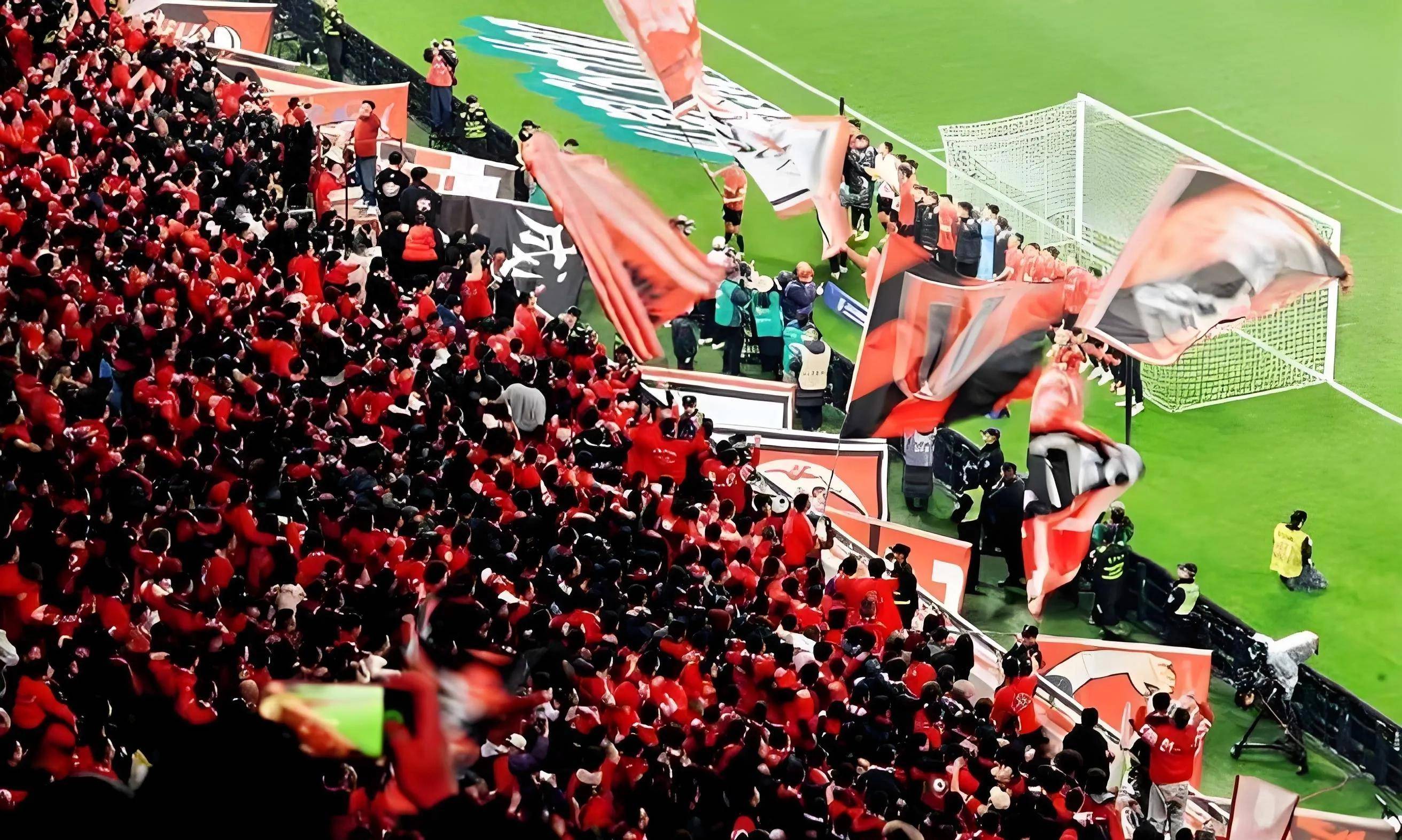 同乐城官网入口-足球明星在场内外闪耀，球迷翘首以盼的简单介绍