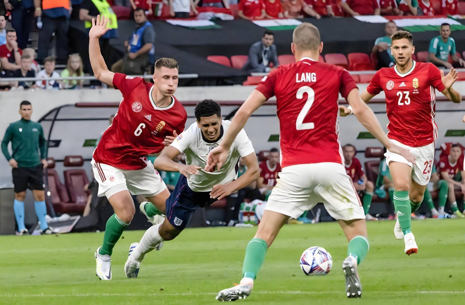 包含法国血洗冰岛，轻松晋级欧洲预选赛半决赛的词条