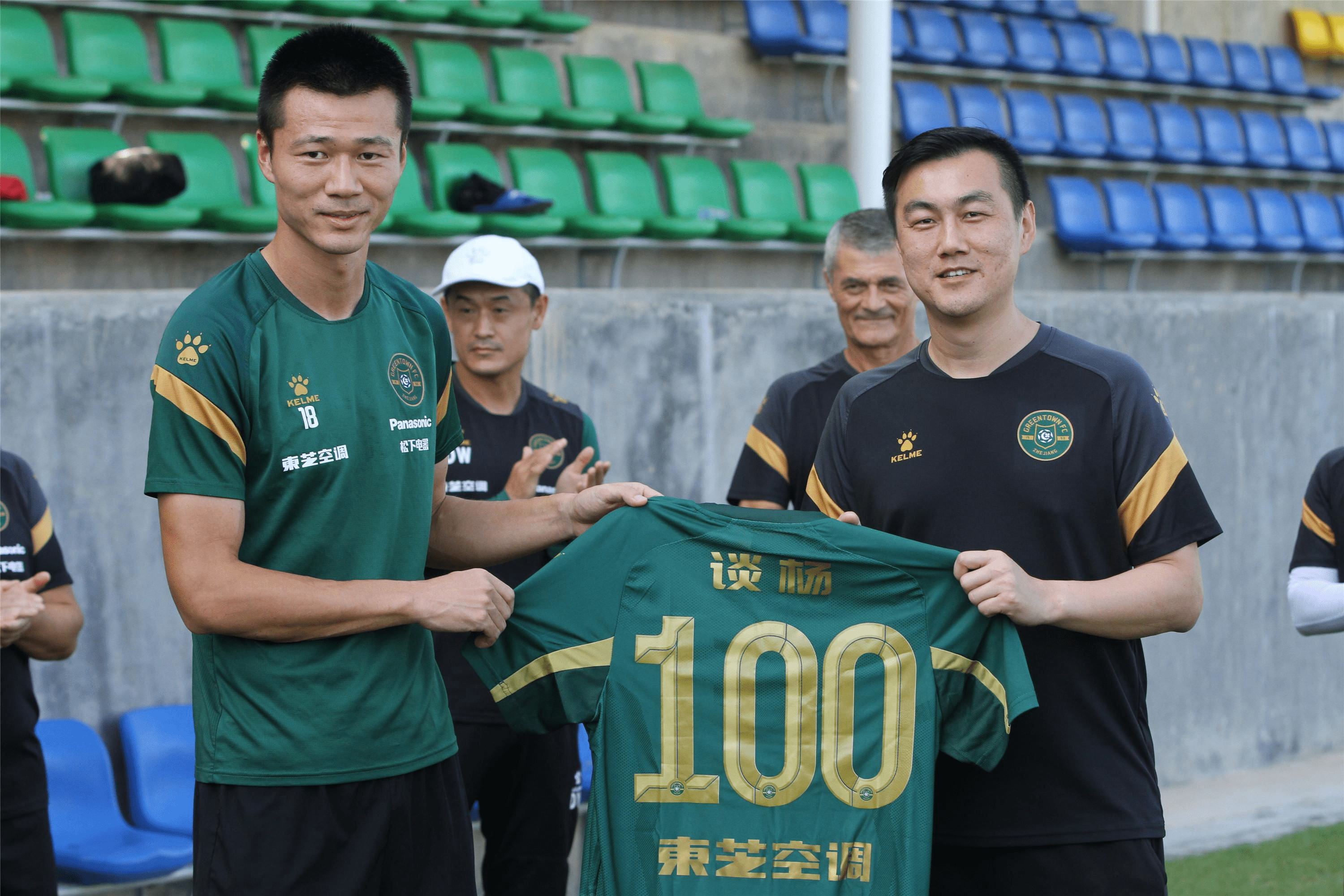 绿城力克重庆：冲超希望一线升起