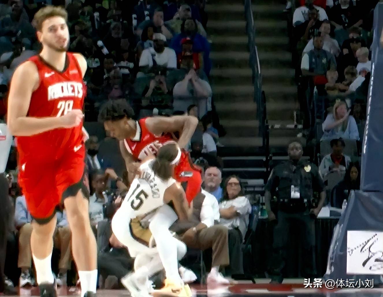 NBA球员因犯规问题被交易至另一支球队