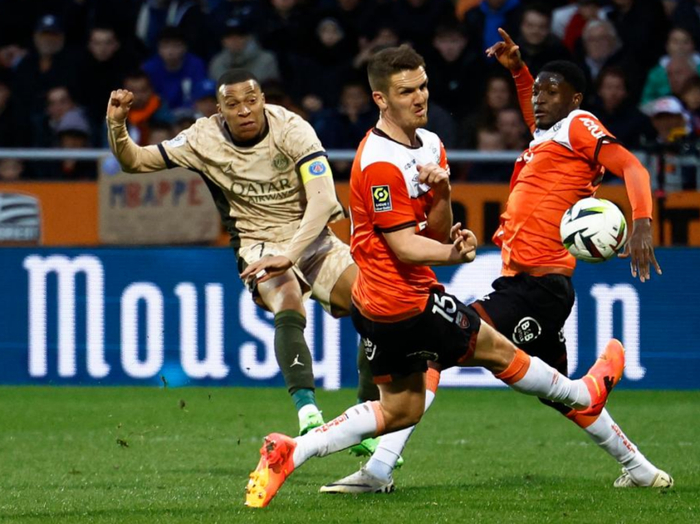 马赛遭遇史上最大失利,被里昂彻底击败 马赛遭遇史上最大失利,被里昂彻底击败